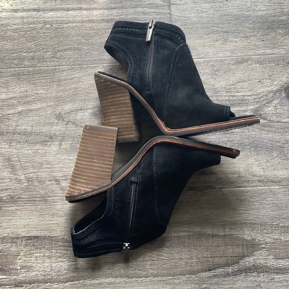 Vince Camuto Sandals - Picture 4 of 5